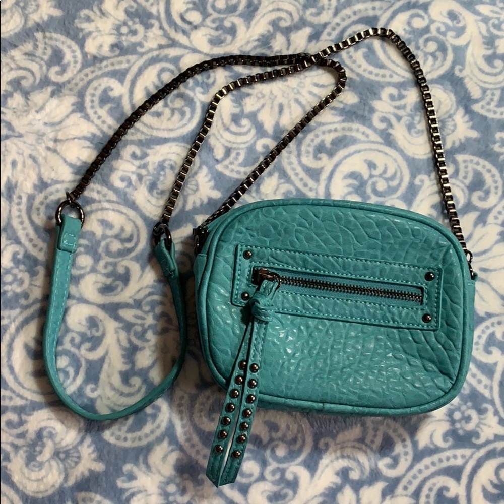 A super fun turquoise crossbody!
